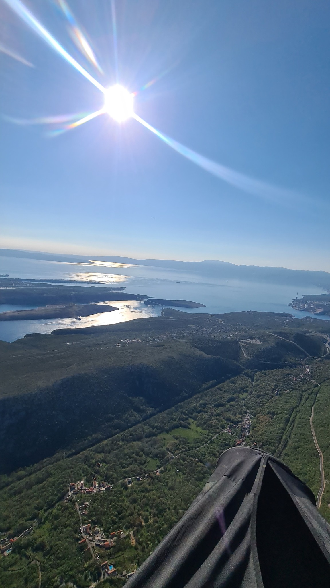 Let uz sunce, panorama mora