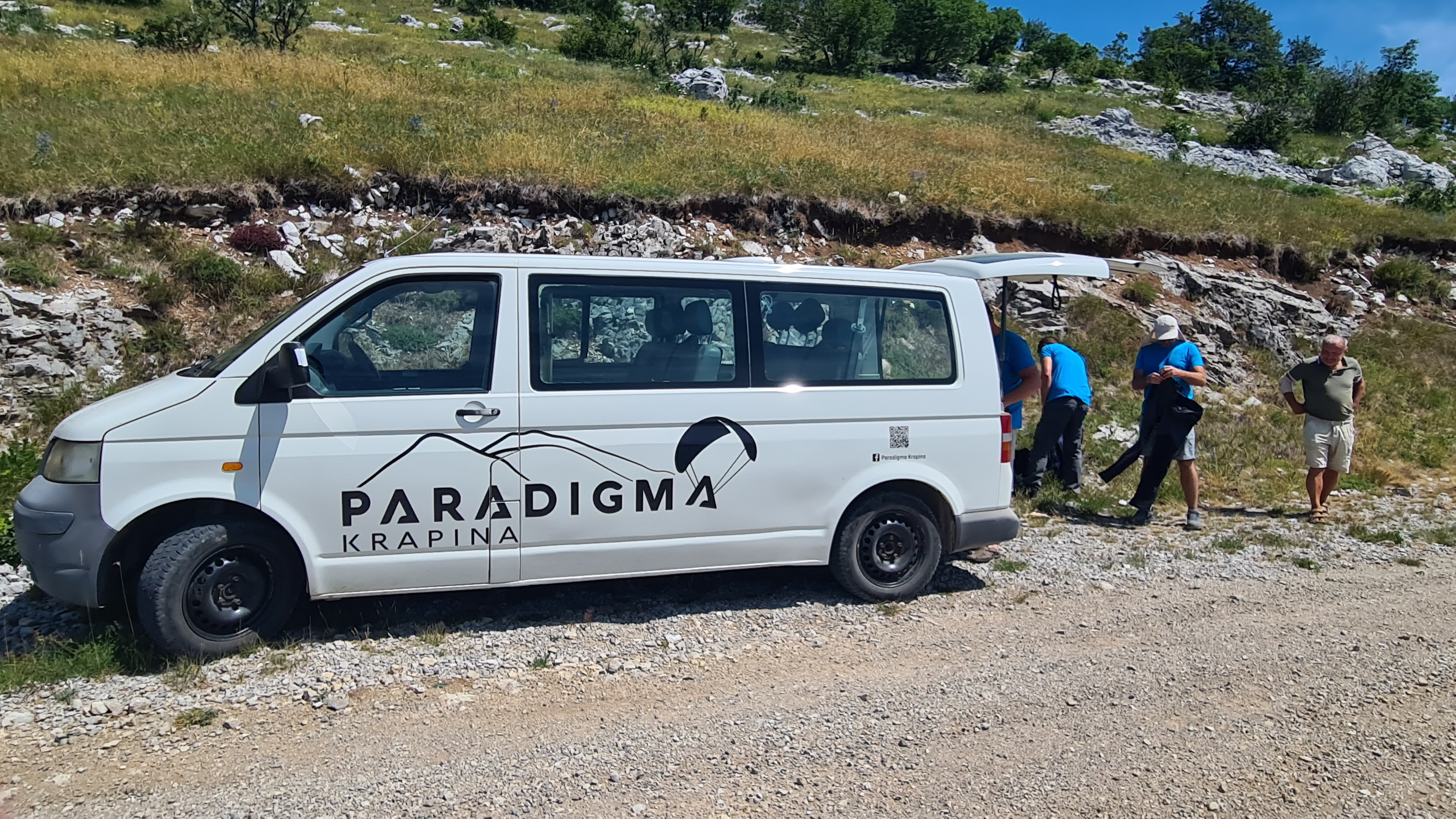 Kombi s logom Paradigme